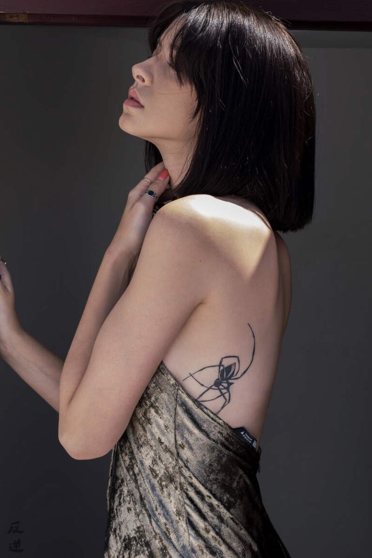 ADVERSUS Featured Model – Photo: Alessio Cristianini