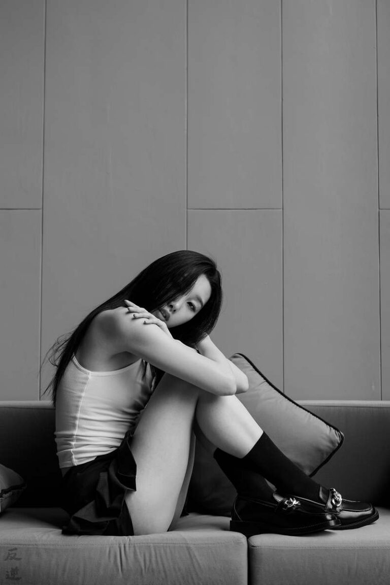 ADVERSUS Featured Model – Photo: Alessio Cristianini