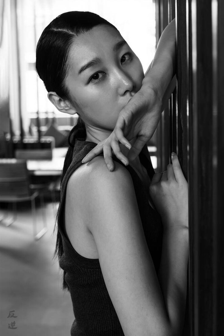 ADVERSUS Featured Model – Photo: Alessio Cristianini