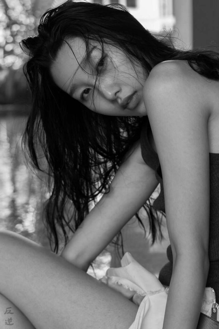 ADVERSUS Featured Model – Photo: Alessio Cristianini