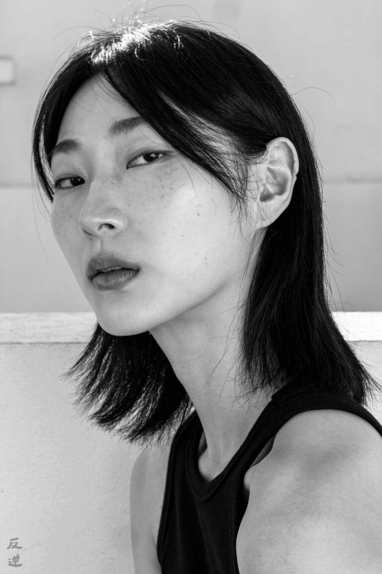 ADVERSUS Featured Model – Photo: Alessio Cristianini