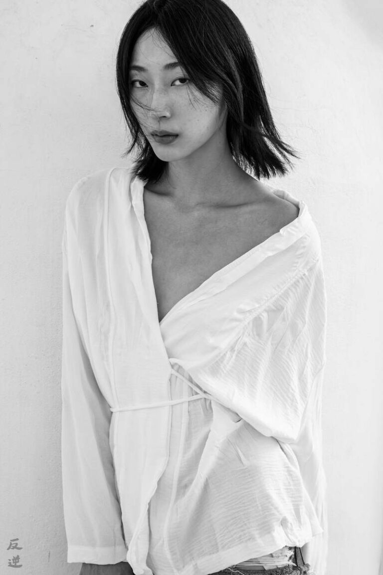 ADVERSUS Featured Model – Photo: Alessio Cristianini