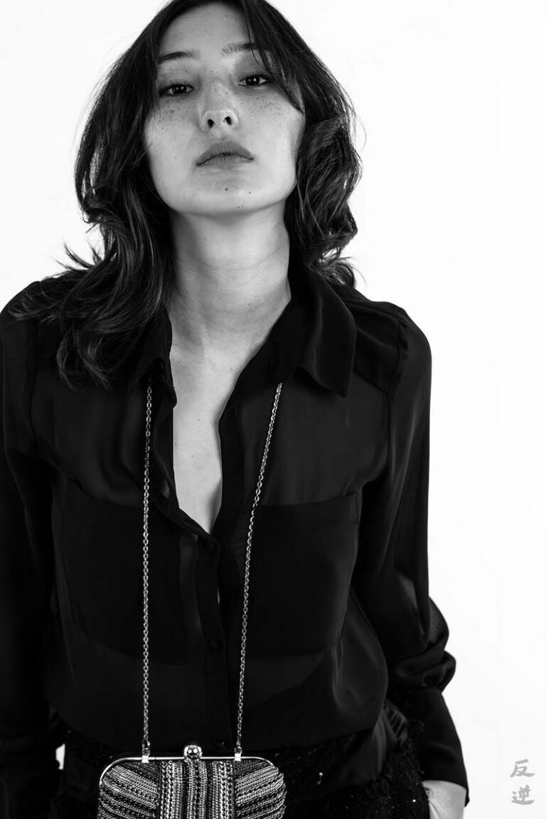 ADVERSUS Featured Model – Photo: Alessio Cristianini