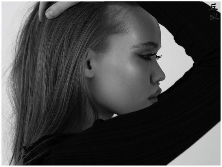 ADVERSUS Featured Model – Photo: Alessio Cristianini