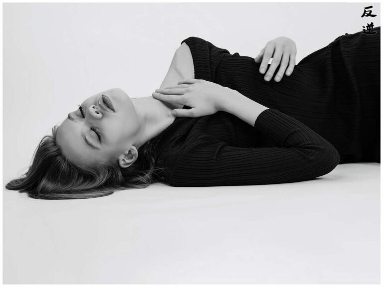 ADVERSUS Featured Model – Photo: Alessio Cristianini