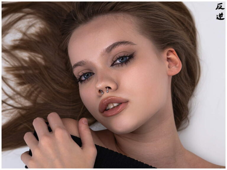 ADVERSUS Featured Model – Photo: Alessio Cristianini