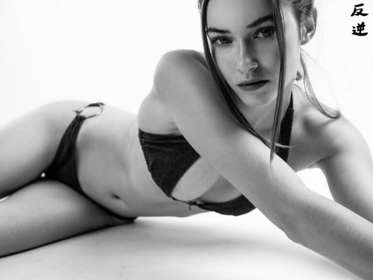 ADVERSUS Featured Model – Photo: Alessio Cristianini