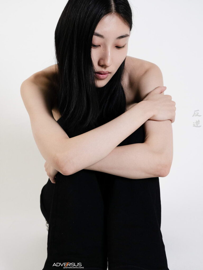 ADVERSUS Featured Model – Photo: Alessio Cristianini