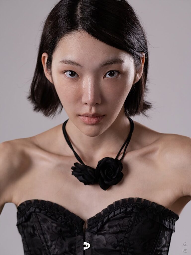 ADVERSUS Featured Model – Photo: Alessio Cristianini