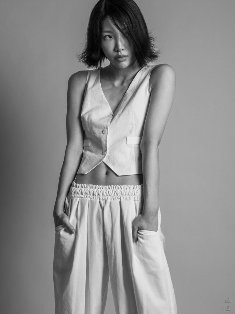 ADVERSUS Featured Model – Photo: Alessio Cristianini