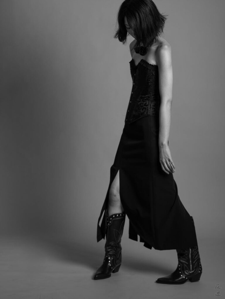 ADVERSUS Featured Model – Photo: Alessio Cristianini