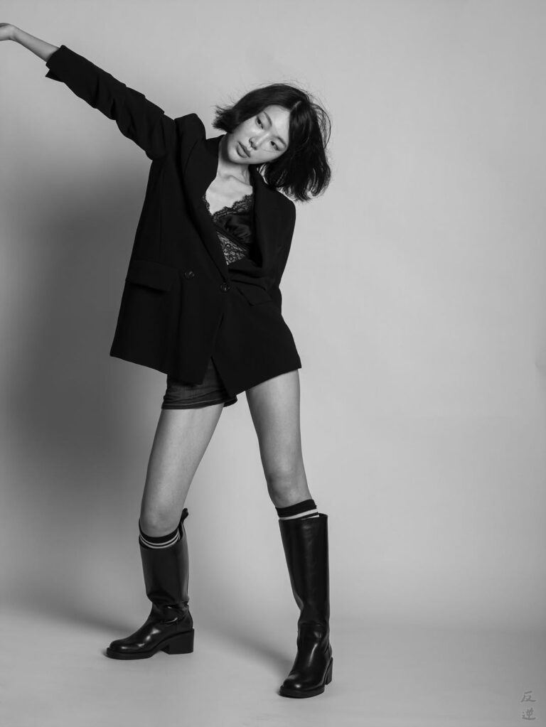 ADVERSUS Featured Model – Photo: Alessio Cristianini