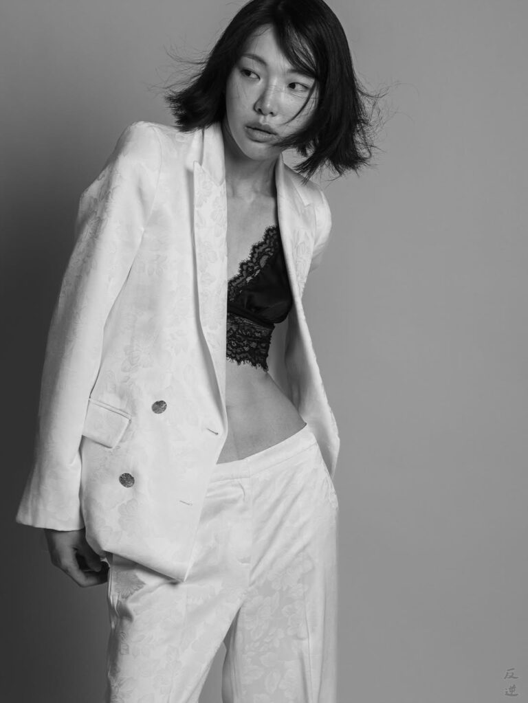 ADVERSUS Featured Model – Photo: Alessio Cristianini