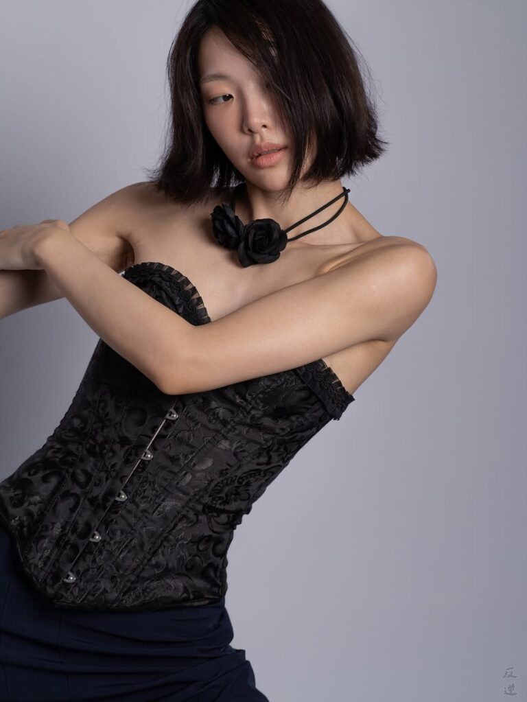 ADVERSUS Featured Model – Photo: Alessio Cristianini