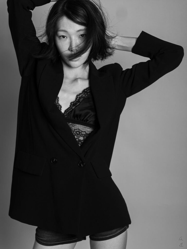 ADVERSUS Featured Model – Photo: Alessio Cristianini
