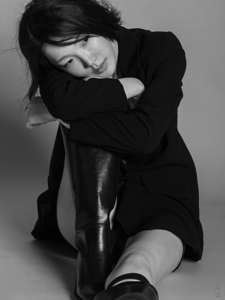 ADVERSUS Featured Model – Photo: Alessio Cristianini
