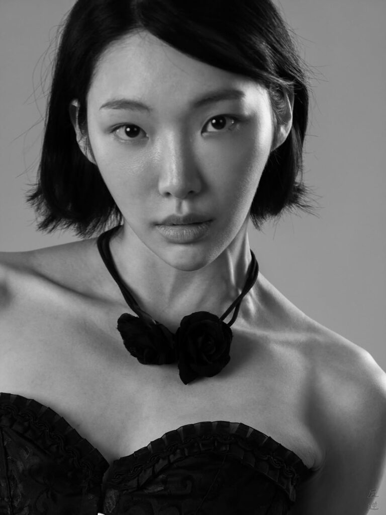 ADVERSUS Featured Model – Photo: Alessio Cristianini