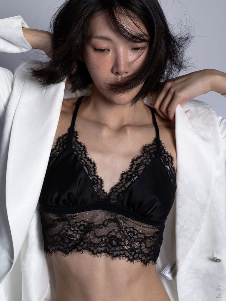 ADVERSUS Featured Model – Photo: Alessio Cristianini