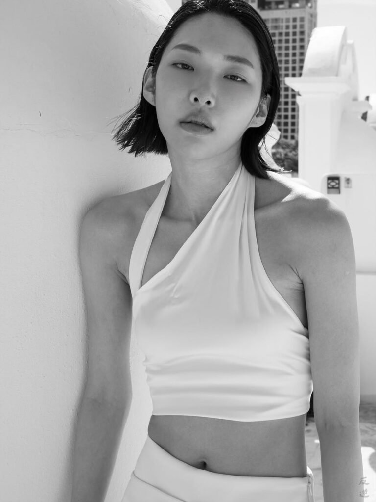 ADVERSUS Featured Model – Photo: Alessio Cristianini