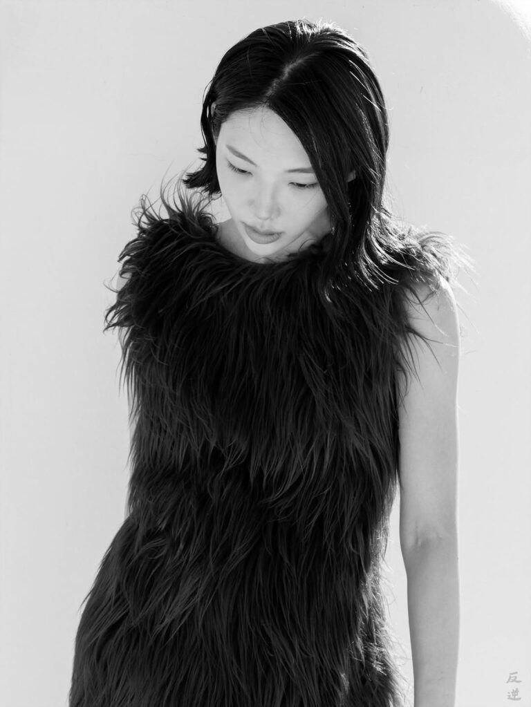 ADVERSUS Featured Model – Photo: Alessio Cristianini