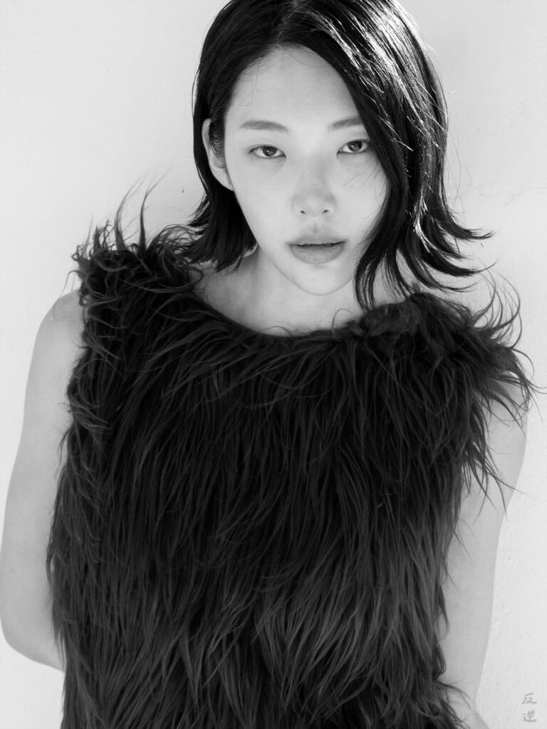 ADVERSUS Featured Model – Photo: Alessio Cristianini