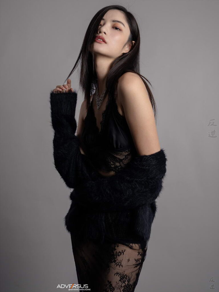 ADVERSUS Featured Model – Photo: Alessio Cristianini