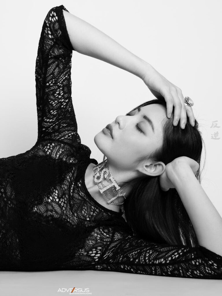 ADVERSUS Featured Model – Photo: Alessio Cristianini