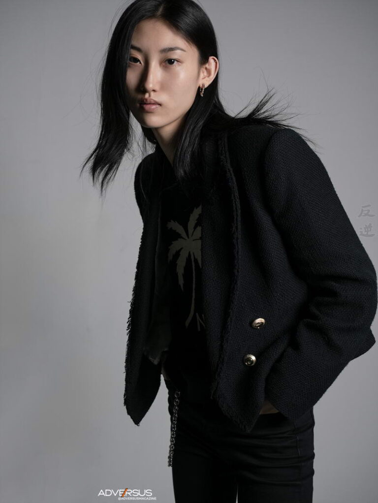 ADVERSUS Featured Model – Photo: Alessio Cristianini